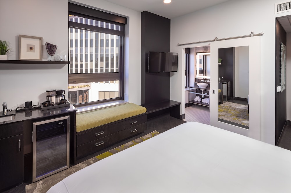 Hotel On Phillips 18/50