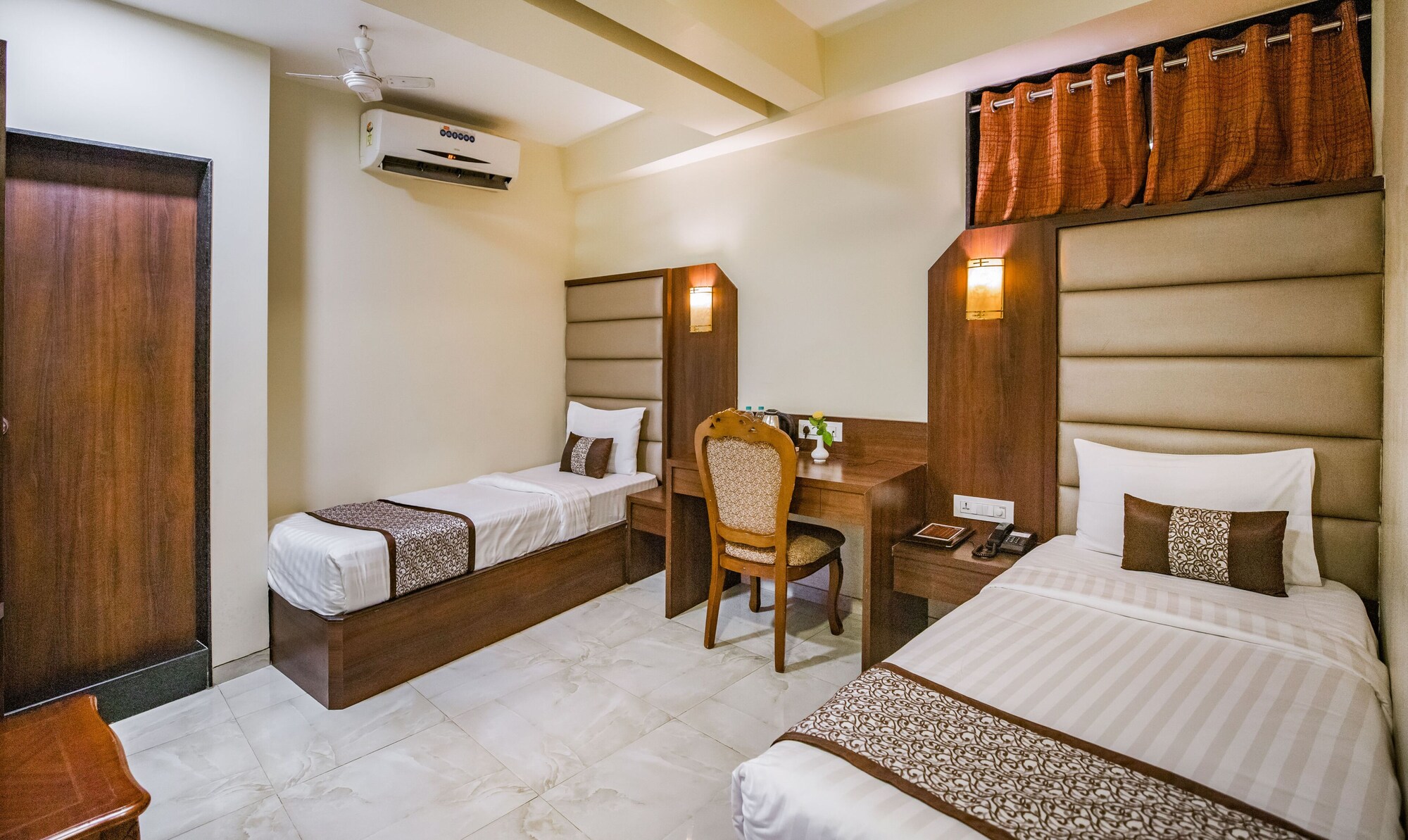 GOLD, TWIN BEDS