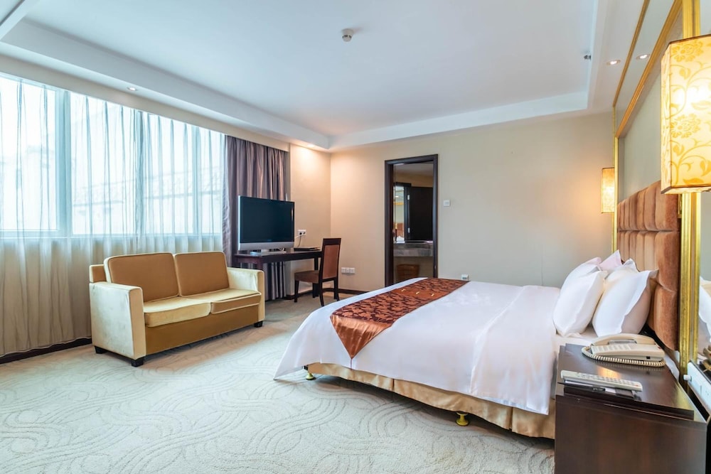 Fortune Hotel 14/27