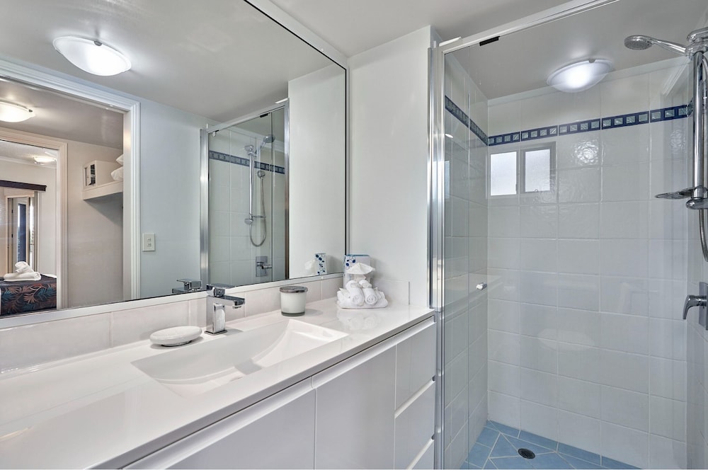 3 Bedrooms, Family, Apartment, 2 Queen and Twin Beds, 2 Bathrooms، NORTH COVE WATERFRONT SUITES 6/10