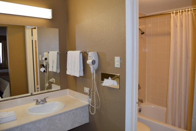 غرفة رباعية، Americas Best Value Inn Laredo 9/10