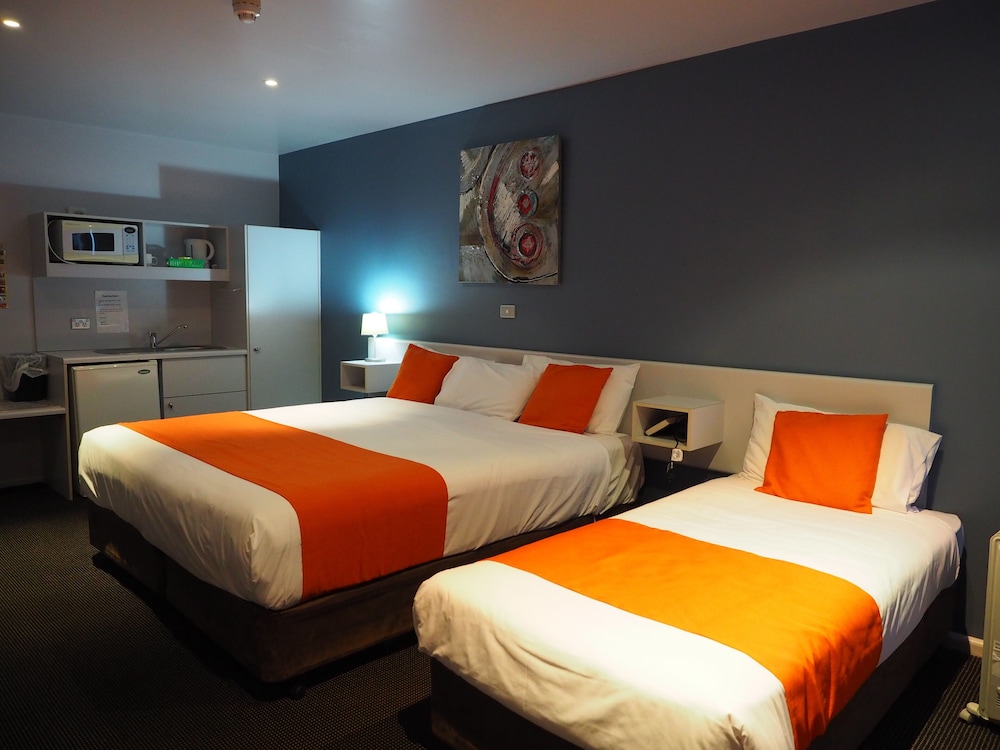 Waterfront Lodge Motel 22/70