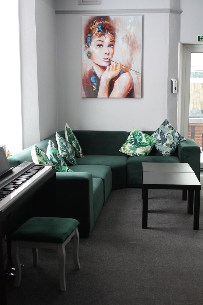 OYO Watton Vibe Hotel 31/50
