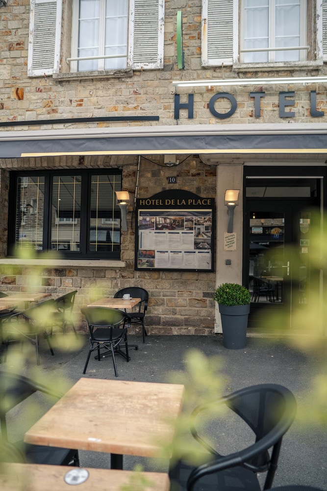 HOTEL DE LA PLACE 2/50