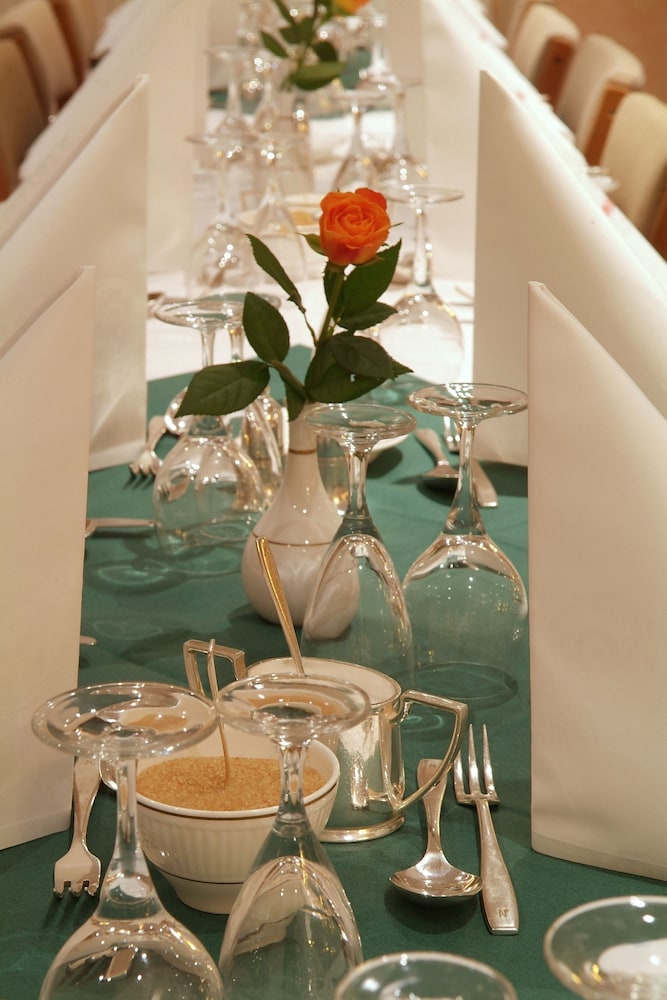 Saxonville Hotel 26/50