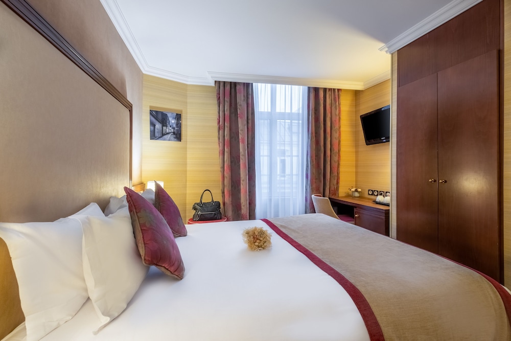 DELUXE, DOUBLE OR TWIN BED, CITY VIEW