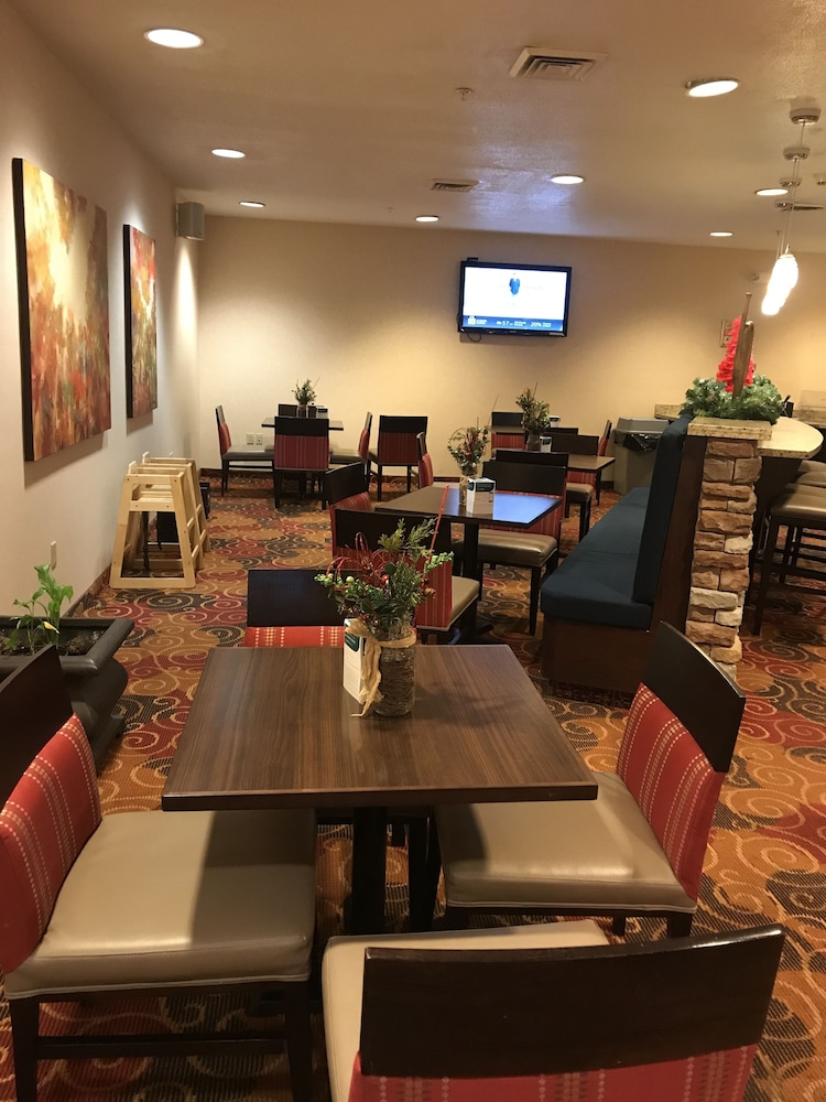 Comfort Suites Altoona North 25/32