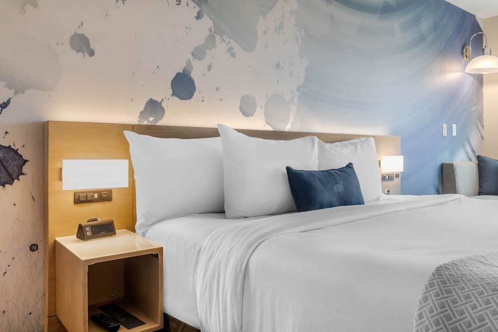 Cambria Hotel Milwaukee Downtown 12/56