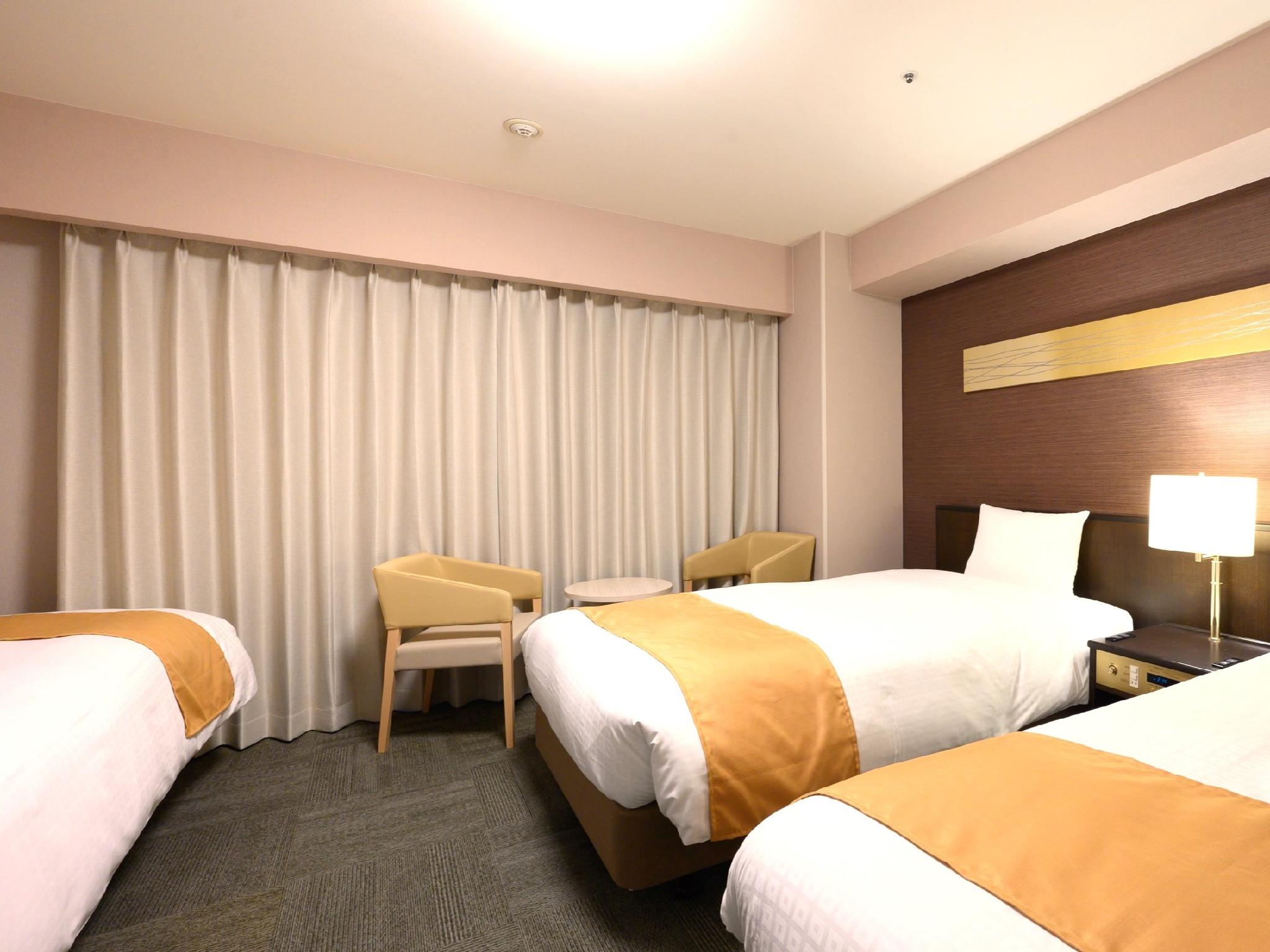 ROOM, TRIPLE