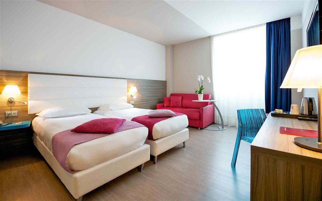 ROOM, TWIN BEDS, SOFA