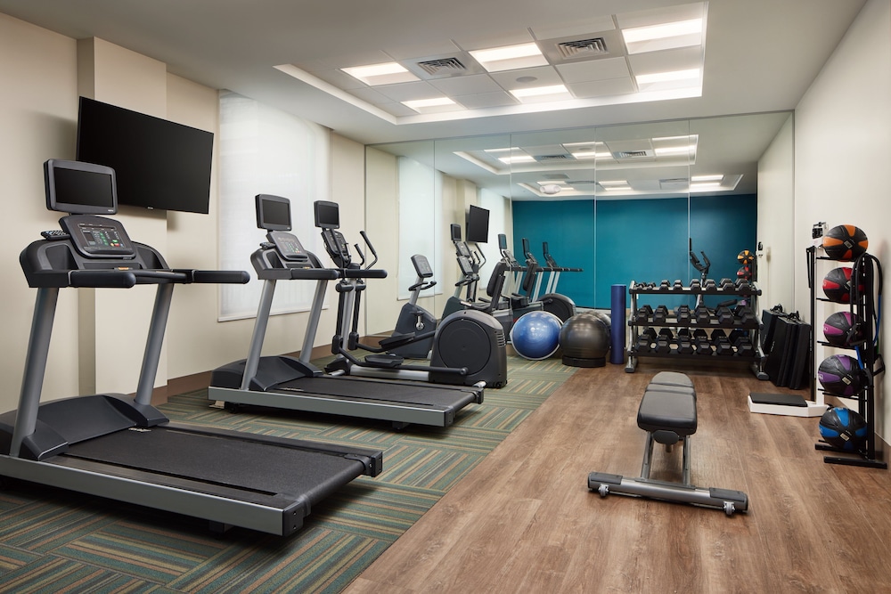 Holiday Inn Express & Suites Gulf Breeze Pensacola Area 32/52