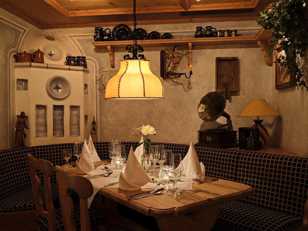 Hotel Restaurant Burg-Klause 54/62