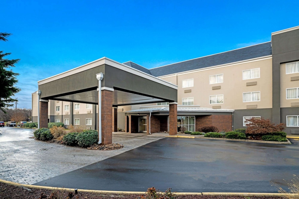 La Quinta Inn & Suites by Wyndham Knoxville Airport 1/47