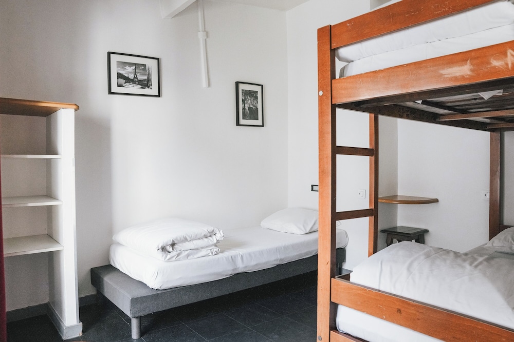 Room, 6 People, Twin Beds, Shared Bathroom