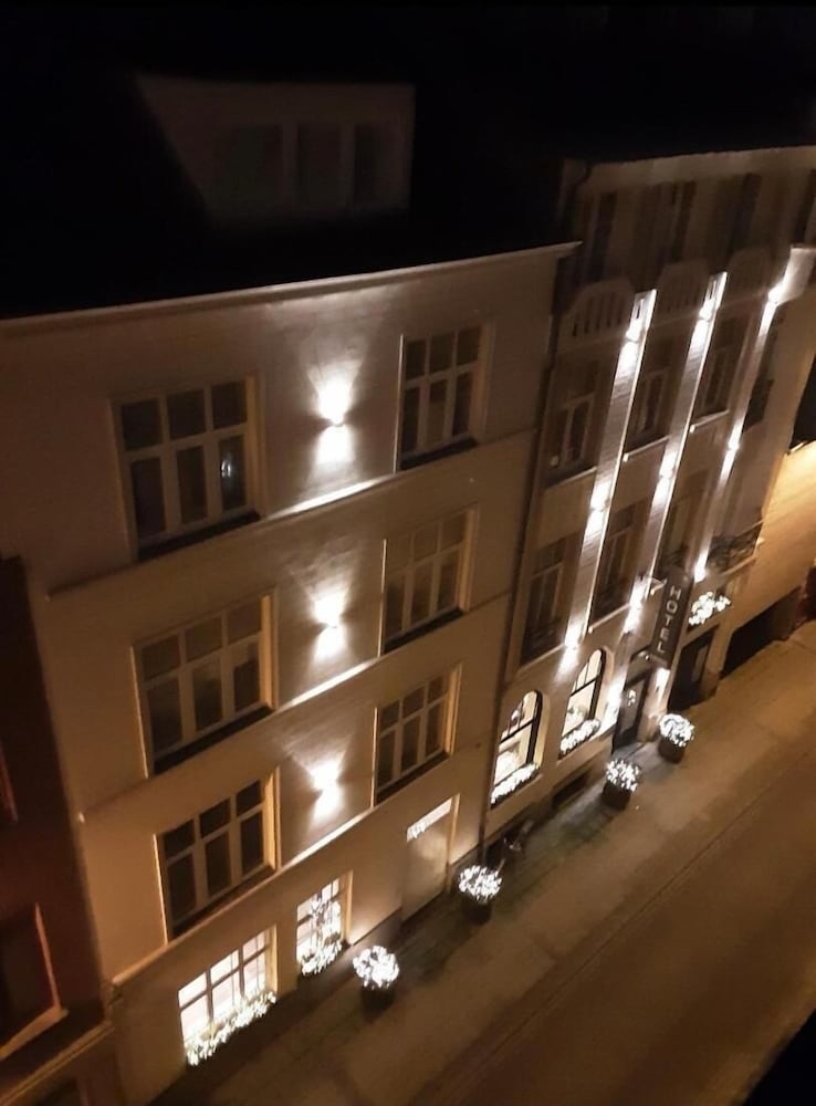 Louisa Hotel 4/57