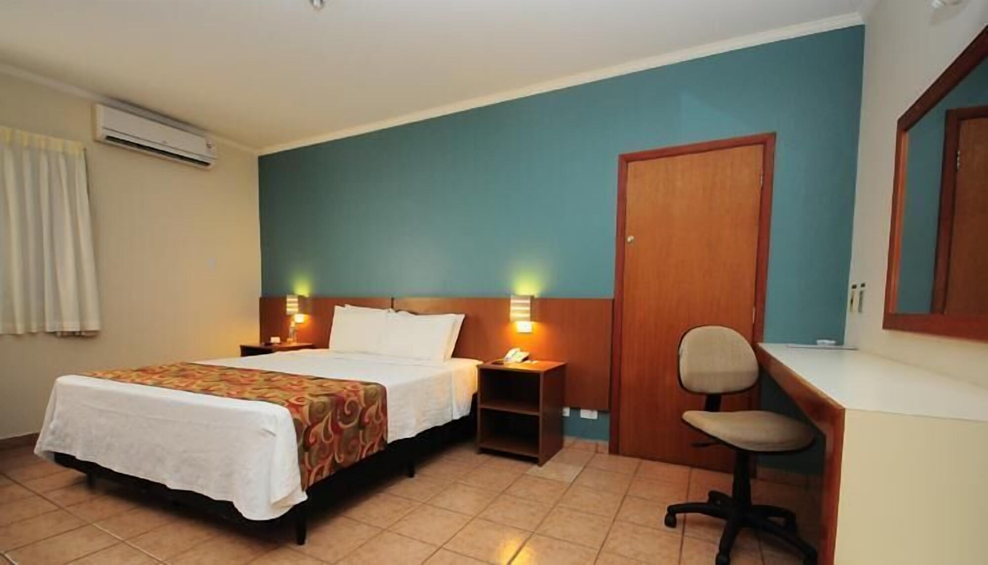 Deluxe, King Bed