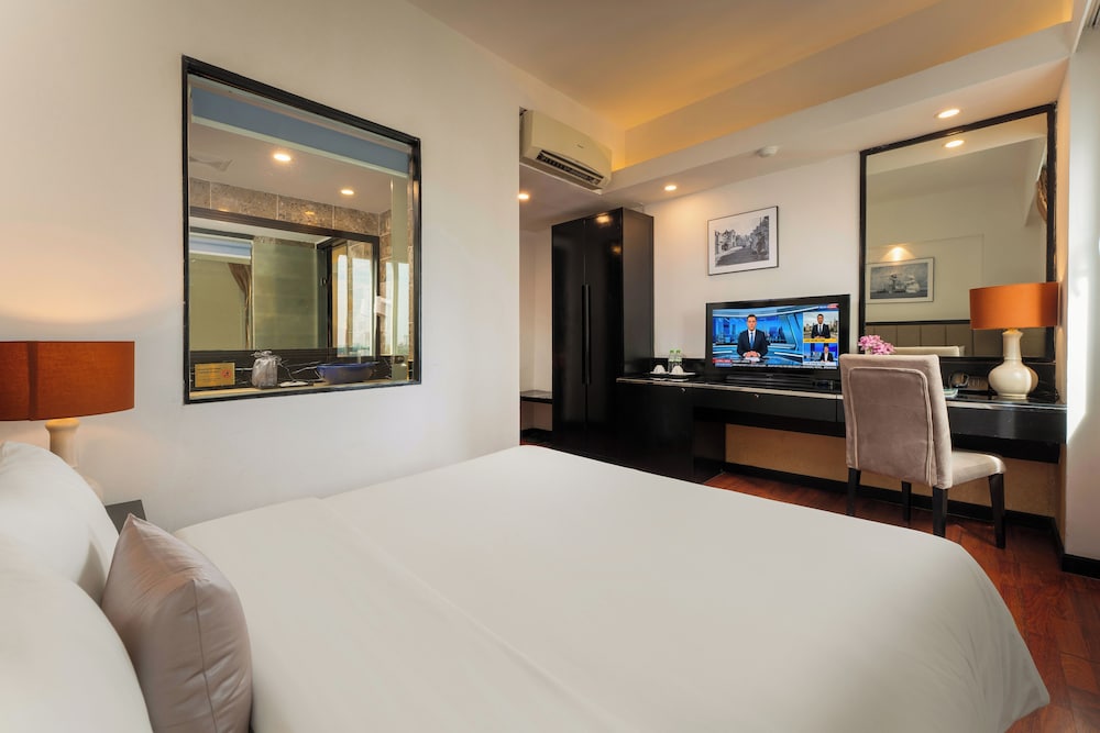 DELUXE, DOUBLE BED