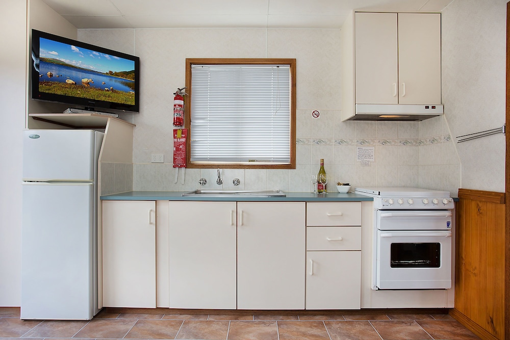 LAKE HAMILTON MOTOR VILLAGE AND CARAVAN PARK 5/50