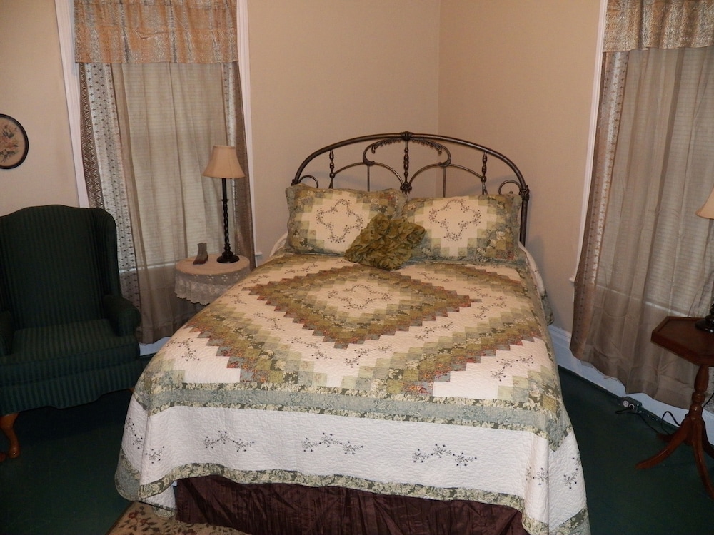 Grand Victorian Inn 20/32