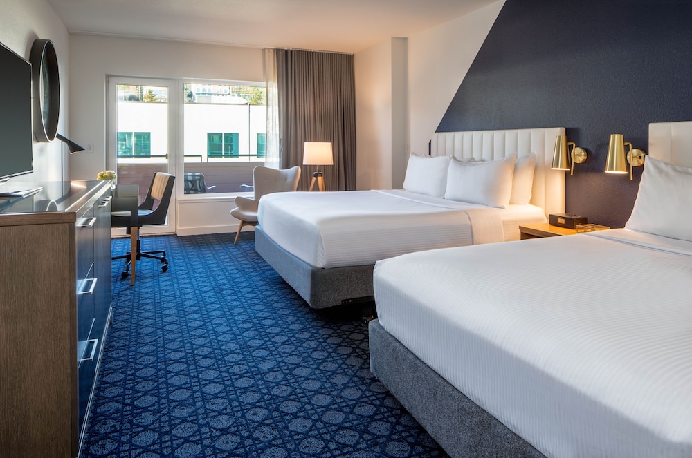 Rivers Edge Hotel Portland Tapestry Collection by Hilton 13/63