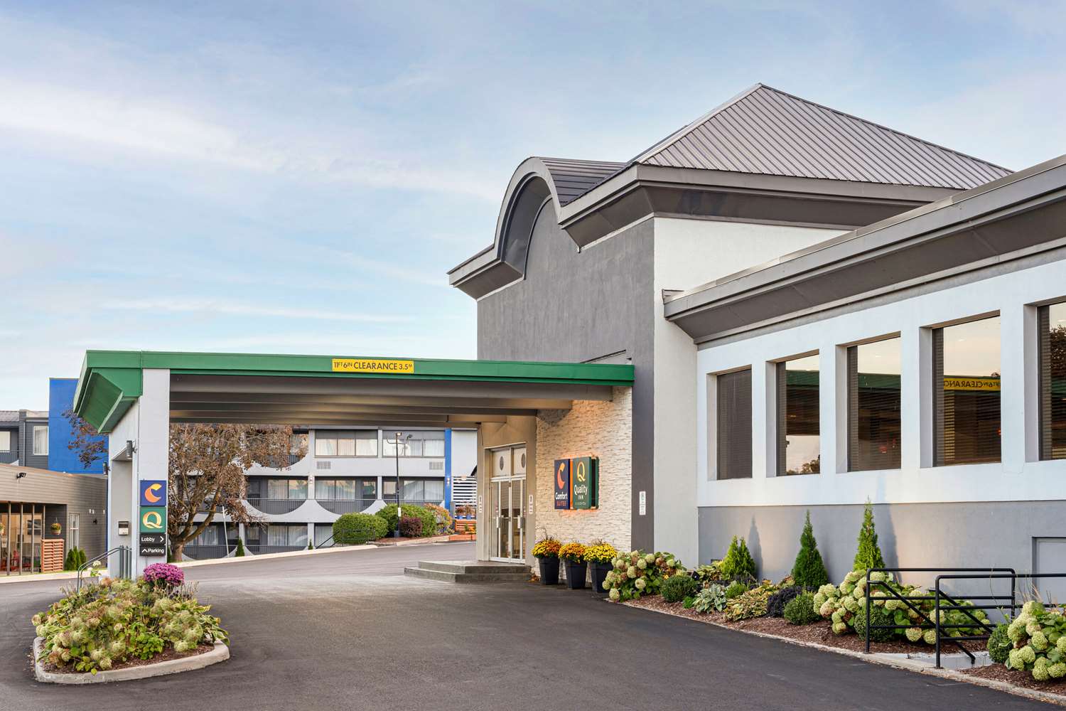 Quality Inn & Conference Centre Kingston Central 48/49