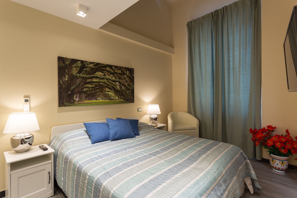 Carla s Rooms with Private Bathroom & Kitchen 4/26