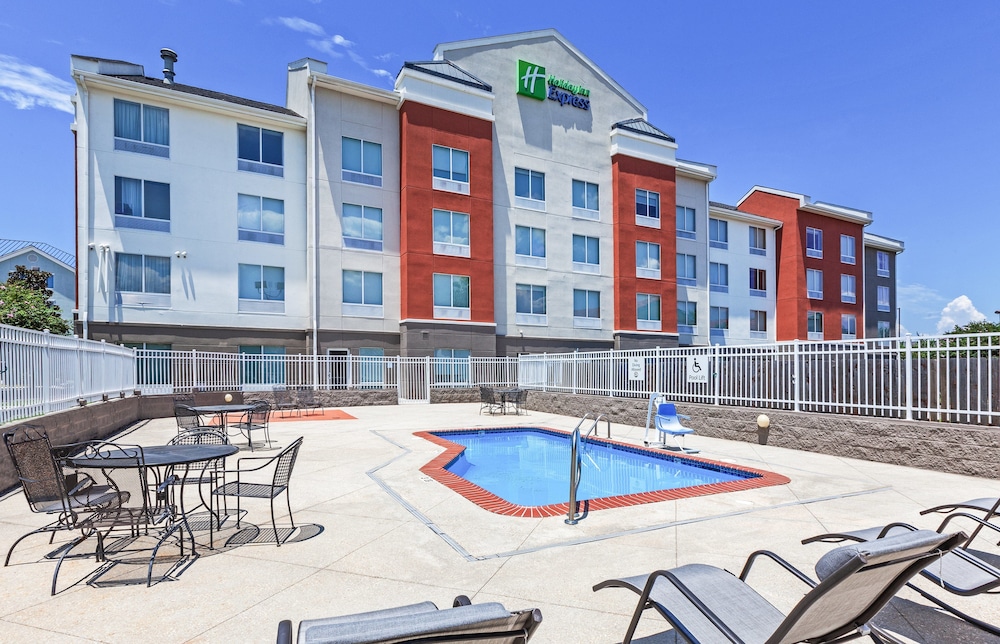 Holiday Inn Express New Orleans East 2/42
