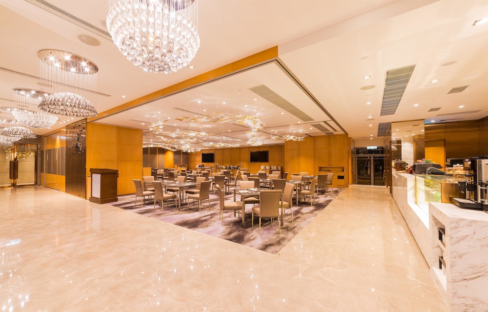 Kowloon Harbourfront Hotel 8/48