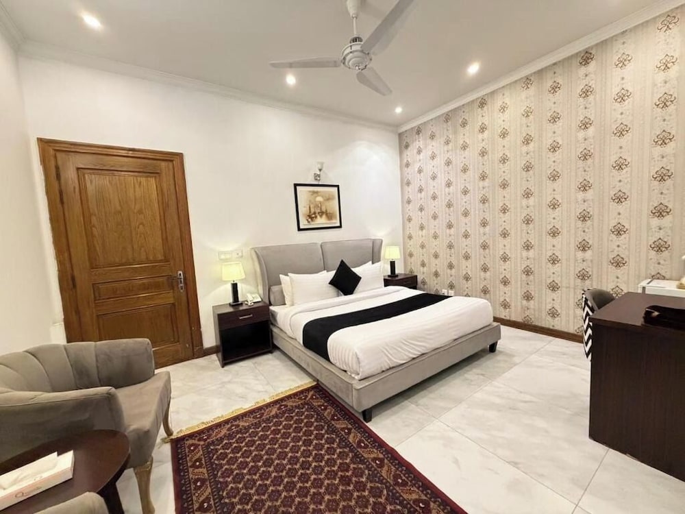 DELUXE, DOUBLE BED, CITY VIEW