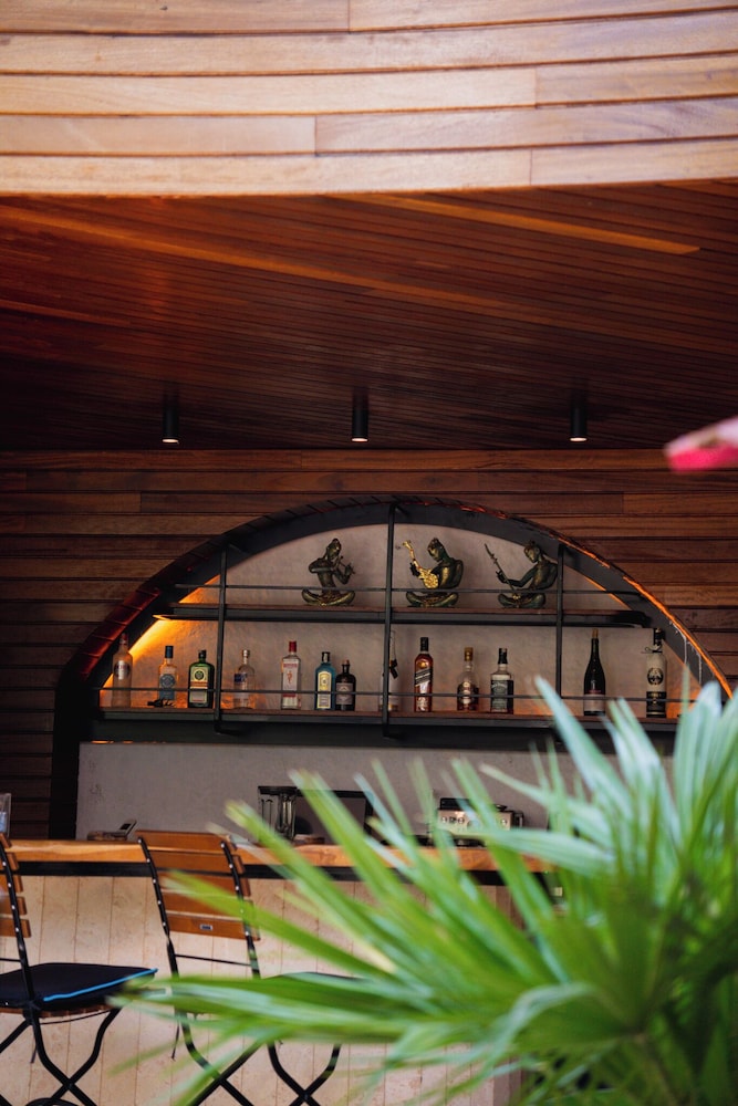 Avalon Boutique Hotel & Suites 33/59