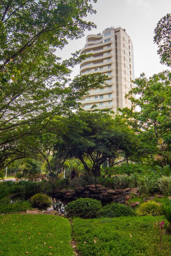 203 Oyster Quays 30/35