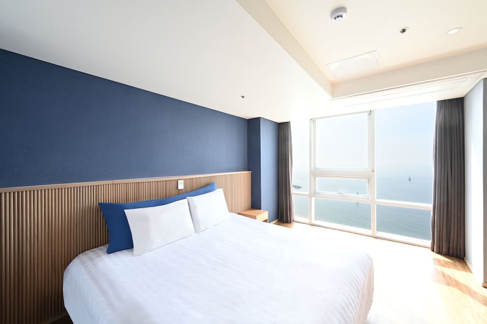 DELUXE, DOUBLE BED, OCEAN VIEW, NO CLEANING SERVICES