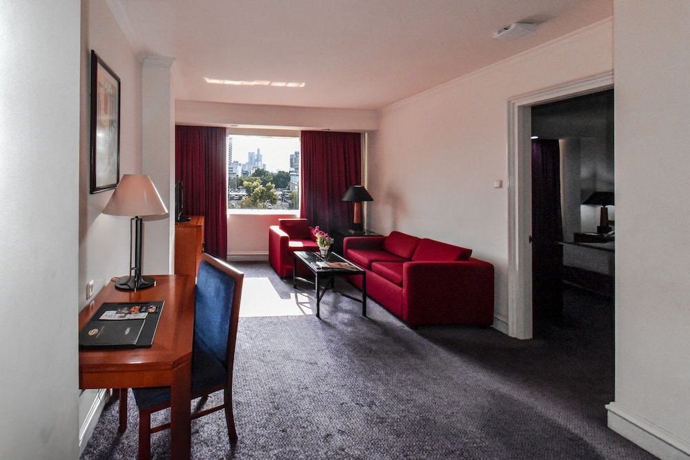 Surabaya Suites Hotel Powered by Archipelago 49/66