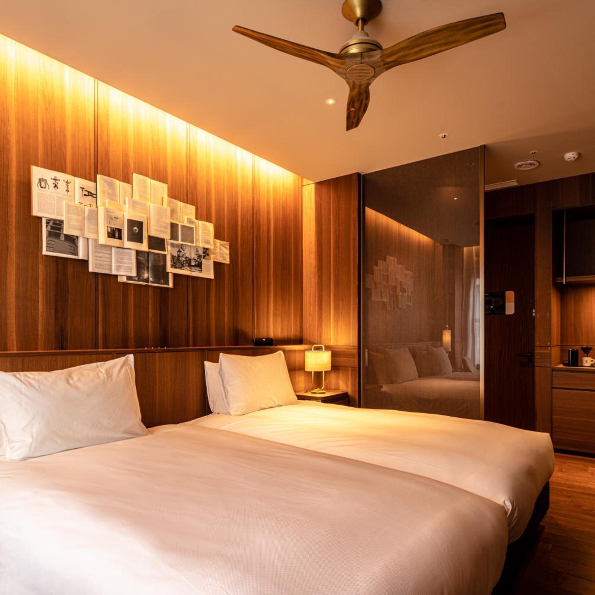 Episode 3, Superior, Twin Beds, Club Lounge Access