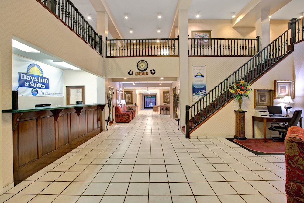 Days Inn & Suites by Wyndham Hickory 8/25