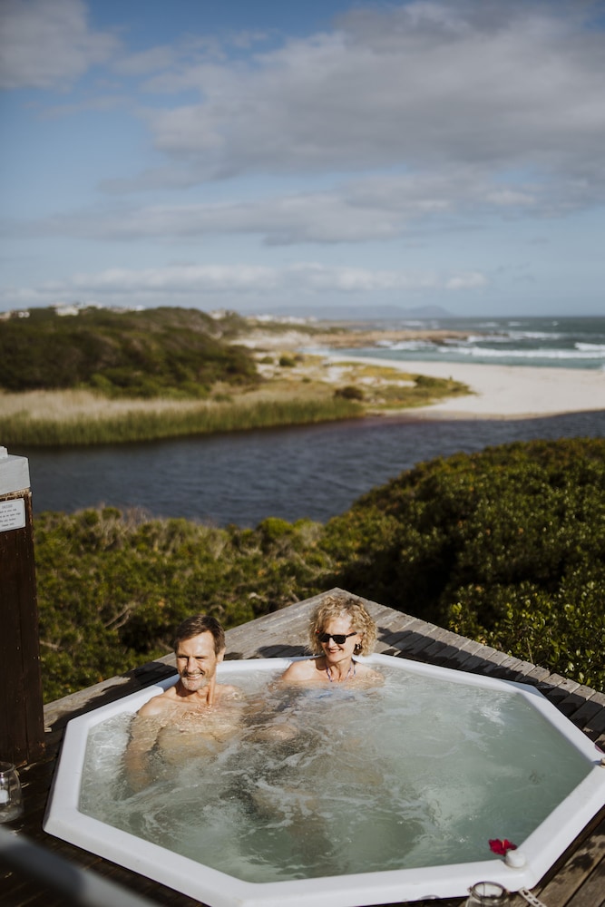 Kennedy's Beach Villa 32/50