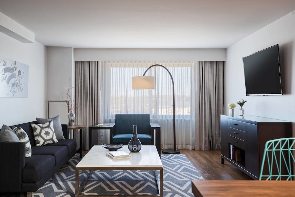 The Baronette Renaissance Detroit Novi Hotel 23/46