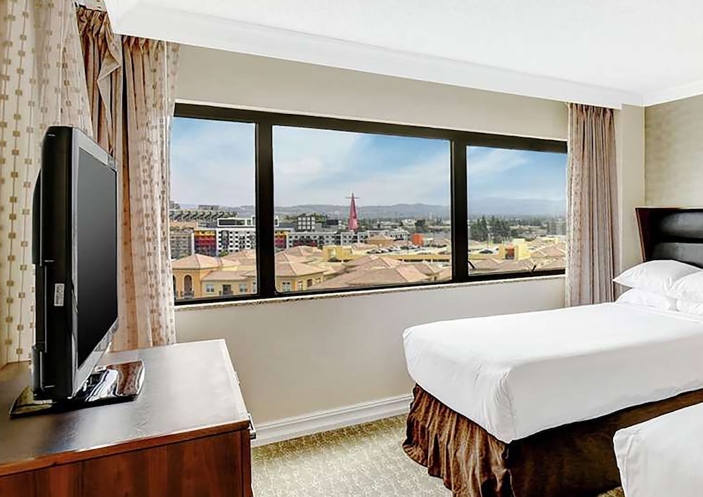 Suite, 2 Double Beds, Theme Park View, Balcony، Embassy Suites by Hilton Anaheim Orange 8/10