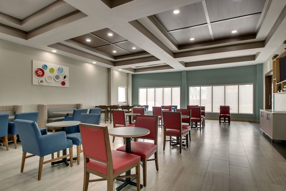 Holiday Inn Express Hotel & Suites Laurel 48/53