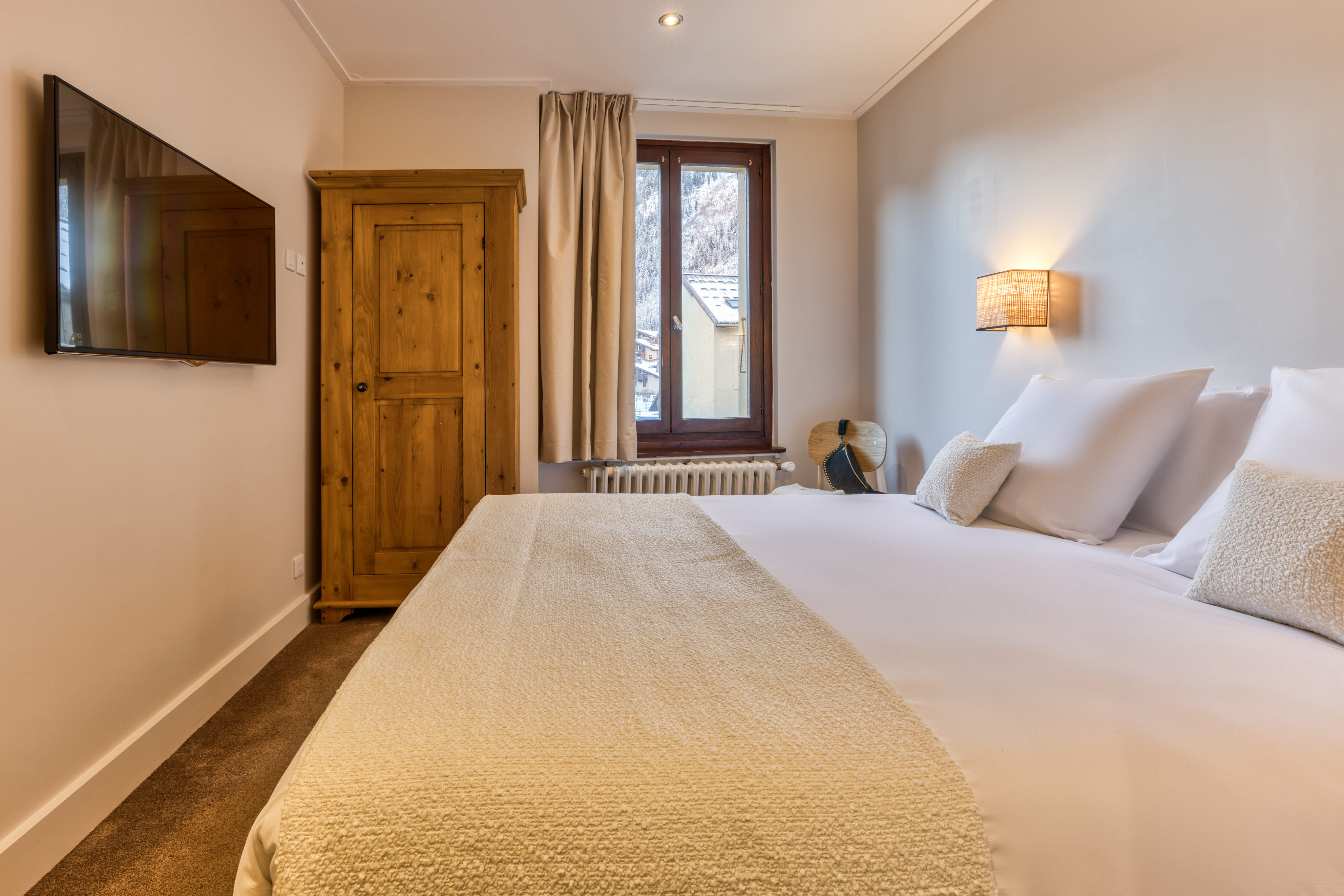 Classic, Double or Twin Bed