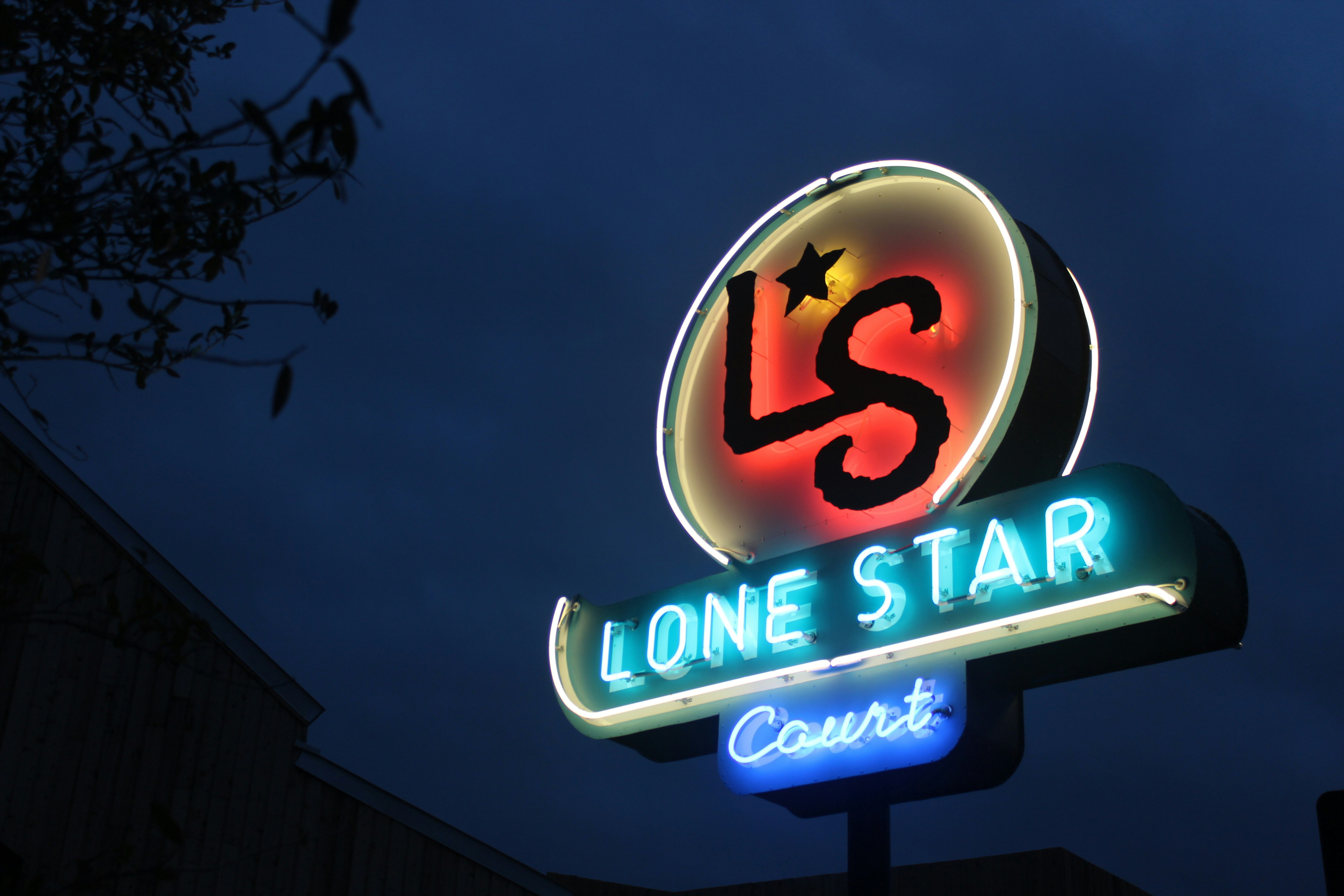 Lone Star Court A Valencia Hotel 6/53