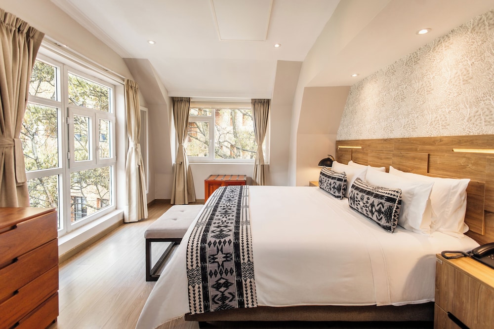 PREMIUM, KING BED