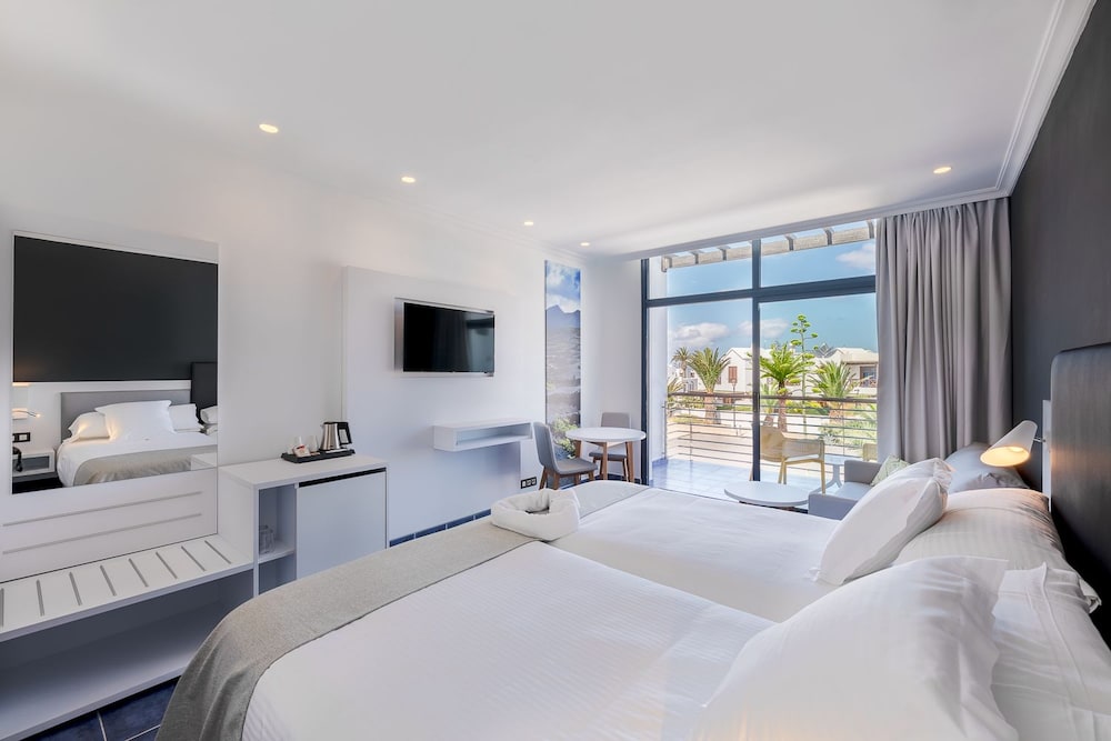 Room, Double or Twin Bed, Partial Sea View, Side, Hotel LIVVO Mirador Papagayo 2/3
