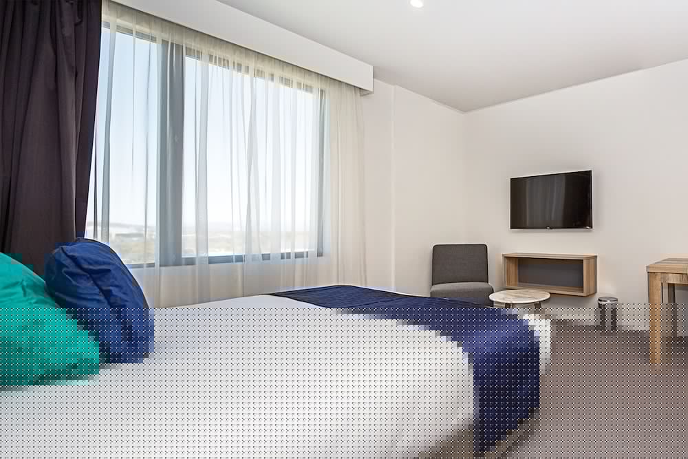 Mantra MacArthur Hotel 25/75