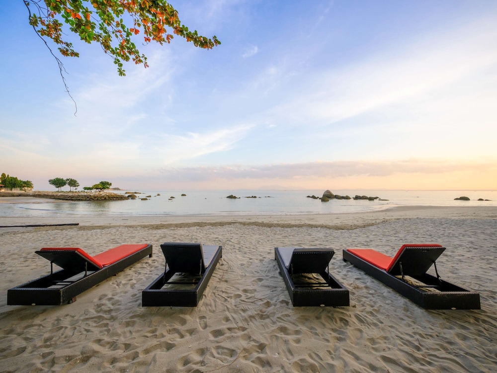 Mercure Penang Beach 54/63