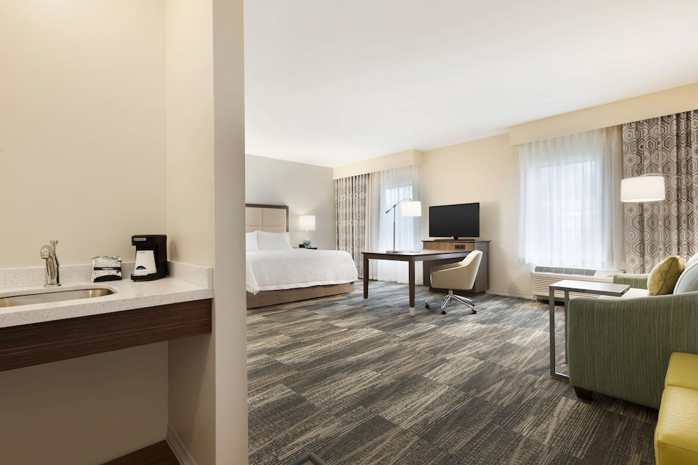 Hampton Inn and Suites Niles Warren OH 57/77