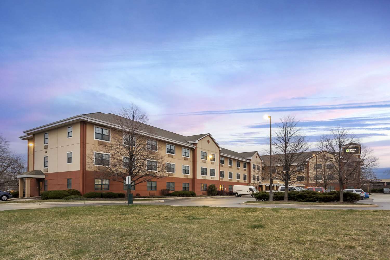 MainStay Suites Chicago Hillside 4/13