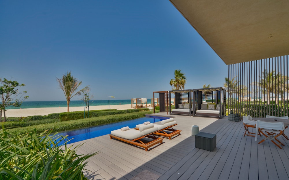 swimming pool spa