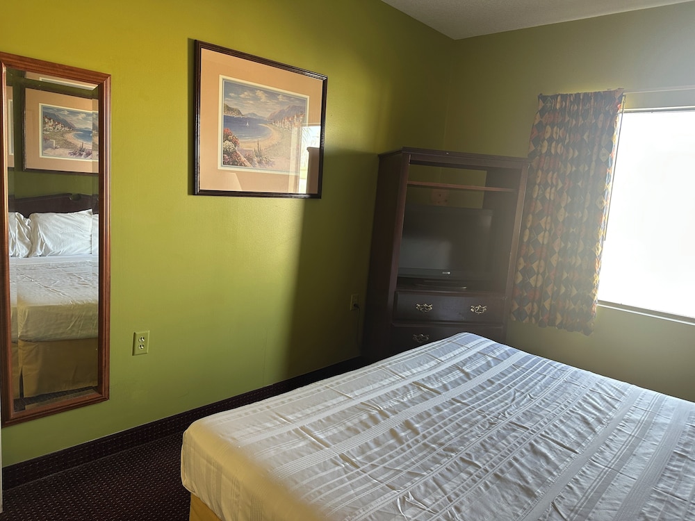 Guest Cottage & Suites 19/60