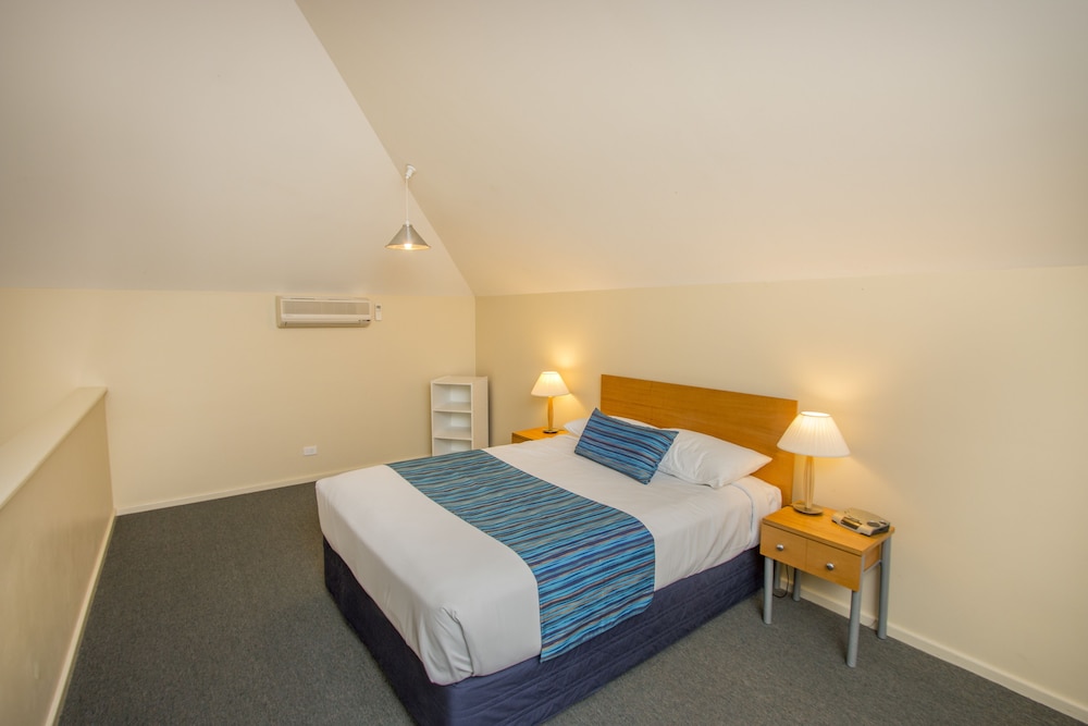 AMALFI RESORT BUSSELTON 12/61